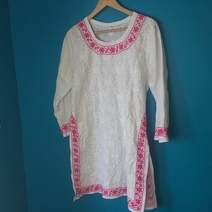 White and fuschia tunic top
